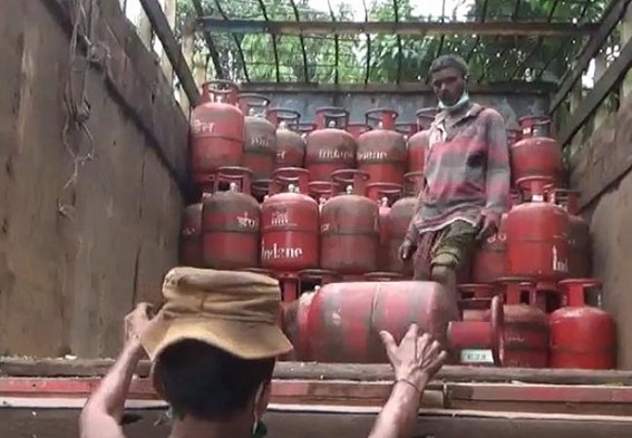Price Hikes hits Common Men's lives : Cooking Gas's heavy Cost turning massive burden on Middle Class, Poor Families 